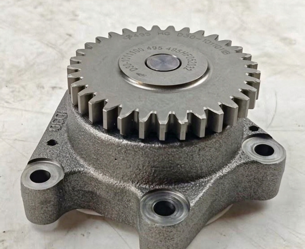 Yuchai YC4108 Oil Pump D30 1011100 3.png