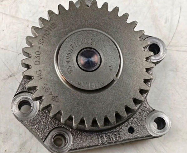 Yuchai YC4108 Oil Pump D30 1011100 4.png